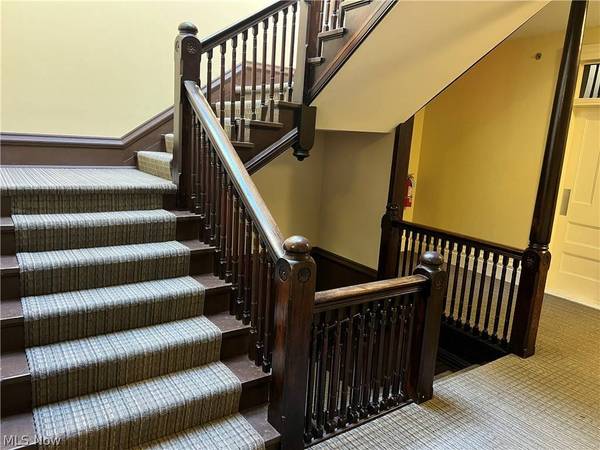 102 E Main ST, St Clairsville, OH 43950