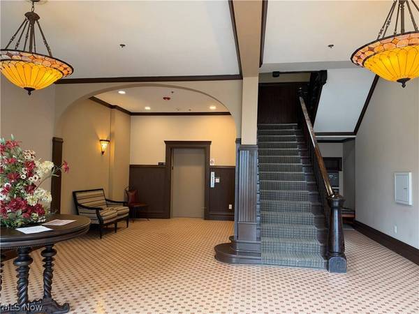 102 E Main ST, St Clairsville, OH 43950