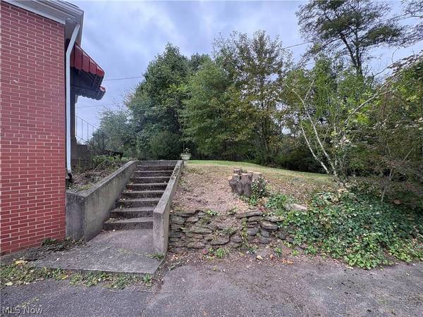 65240 Hillview AVE, Bellaire, OH 43906