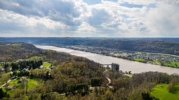 23 Holly Ann Dr, Wheeling, WV 26003