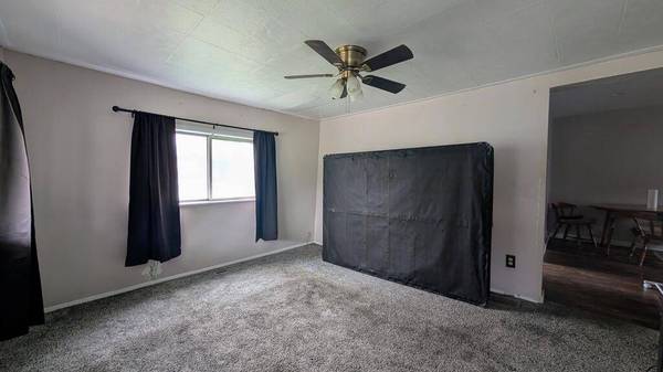 12 Locust Ave, Moundsville, WV 26041