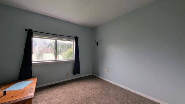 12 Locust Ave, Moundsville, WV 26041