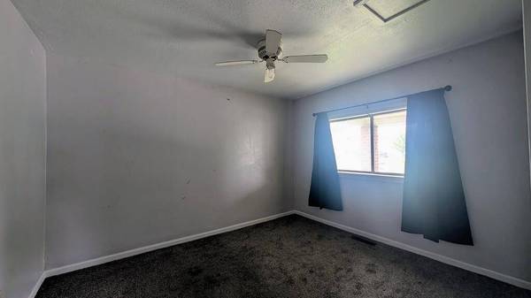 12 Locust Ave, Moundsville, WV 26041