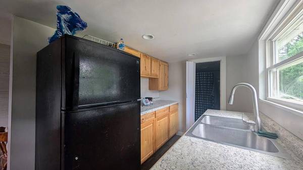12 Locust Ave, Moundsville, WV 26041