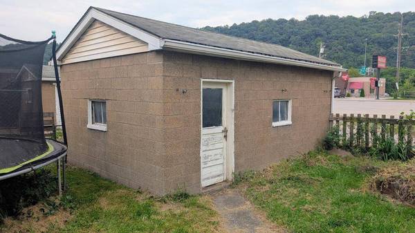 4142 Washington St, Weirton, WV 26062