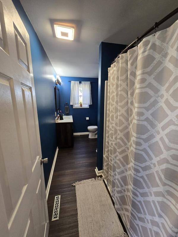 242 Ridgeview Ln, Moundsville, WV 26041