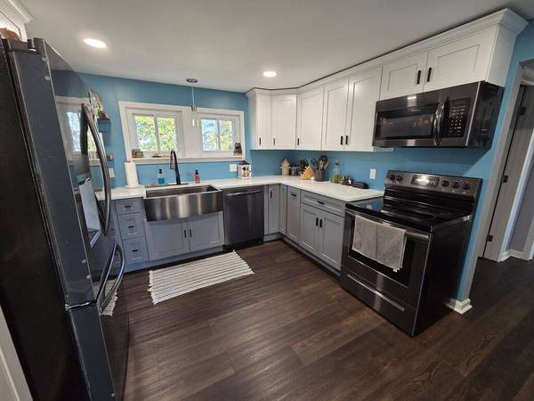 242 Ridgeview Ln, Moundsville, WV 26041
