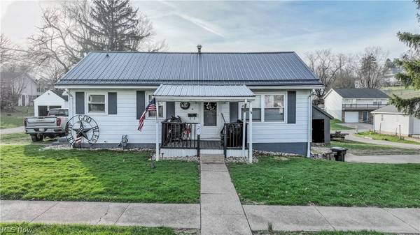 438 N Lincoln AVE, Barnesville, OH 43713