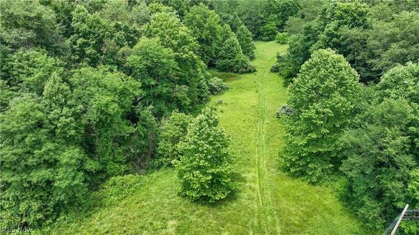 147 W Leatherwood PIKE, Barnesville, OH 43713