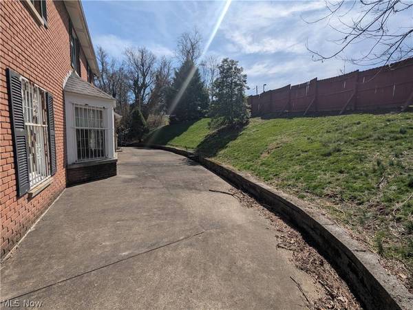 12 Wildwood RD, St Clairsville, OH 43950