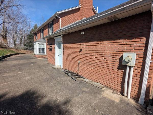 12 Wildwood RD, St Clairsville, OH 43950