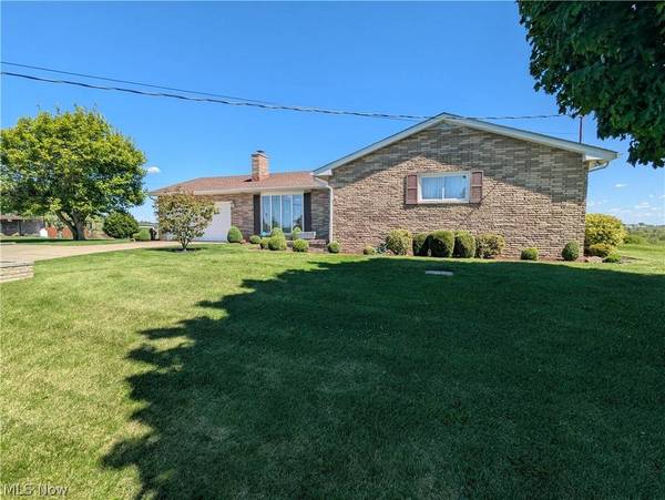 476 Bonnie LN, Adena, OH 43901