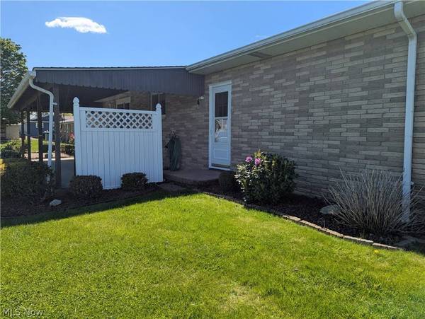 476 Bonnie LN, Adena, OH 43901