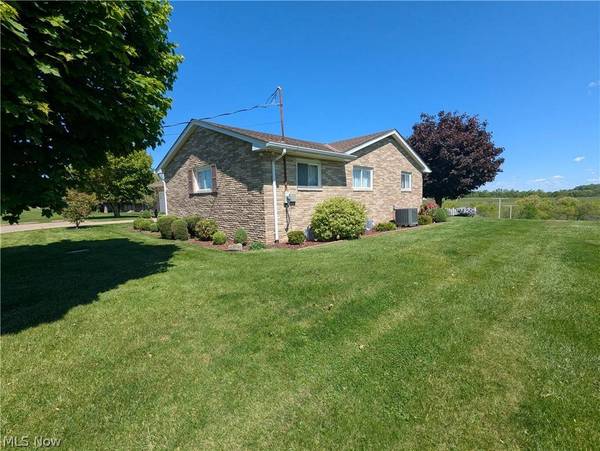 476 Bonnie LN, Adena, OH 43901