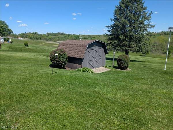 476 Bonnie LN, Adena, OH 43901