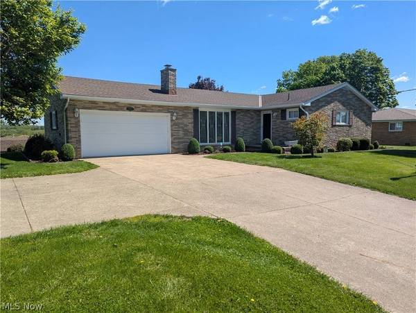 476 Bonnie LN, Adena, OH 43901