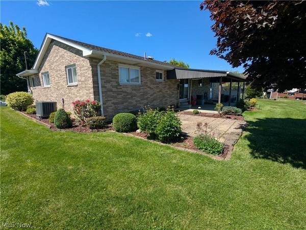 476 Bonnie LN, Adena, OH 43901