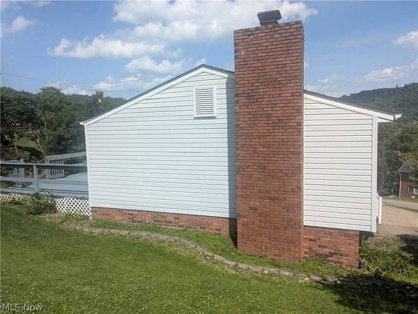 3 Franklin DR, Brookside, OH 43912