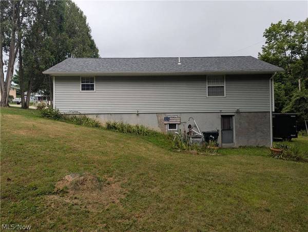 111 Gaywood DR, St Clairsville, OH 43950