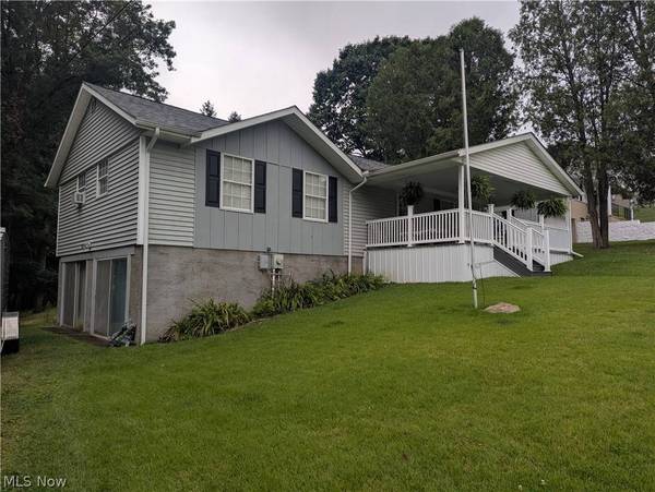 111 Gaywood DR, St Clairsville, OH 43950
