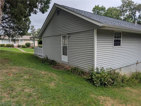 111 Gaywood DR, St Clairsville, OH 43950