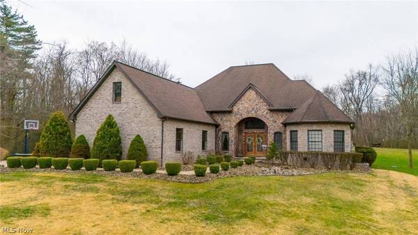 44290 Denise LN, St Clairsville, OH 43950