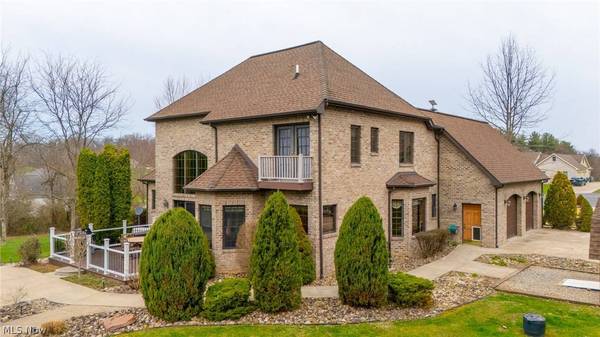 44290 Denise LN, St Clairsville, OH 43950