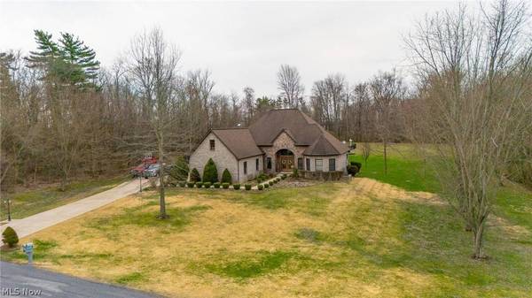 44290 Denise LN, St Clairsville, OH 43950