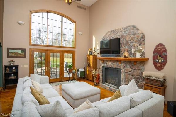 44290 Denise LN, St Clairsville, OH 43950