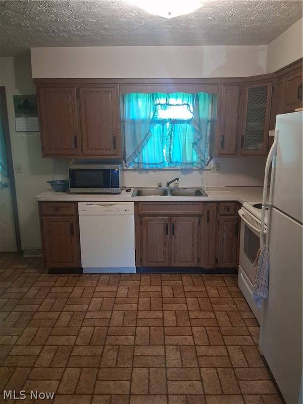 132 W Highland AVE, Barnesville, OH 43713
