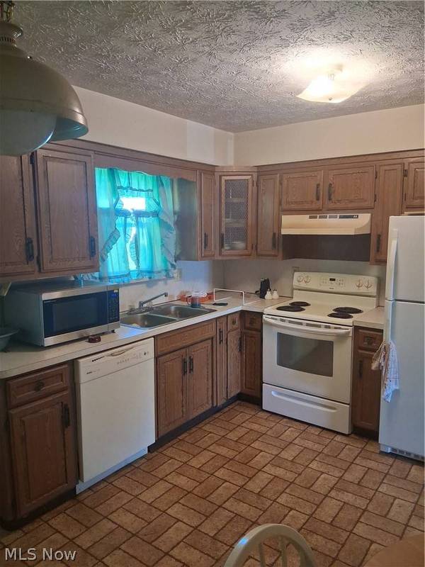 132 W Highland AVE, Barnesville, OH 43713