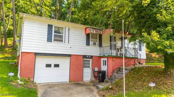 820 Mariann DR, Martins Ferry, OH 43935