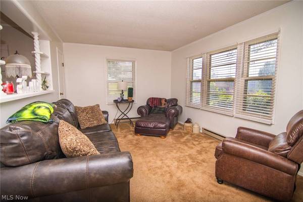 820 Mariann DR, Martins Ferry, OH 43935