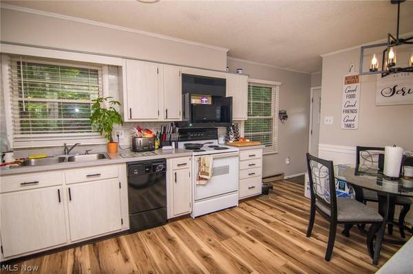 820 Mariann DR, Martins Ferry, OH 43935