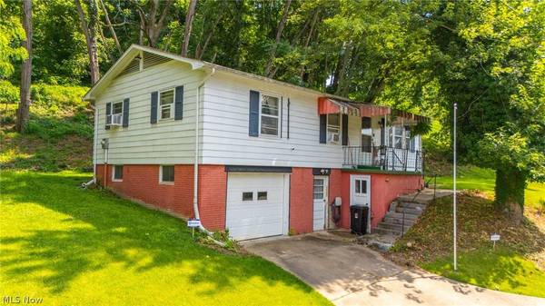 820 Mariann DR, Martins Ferry, OH 43935