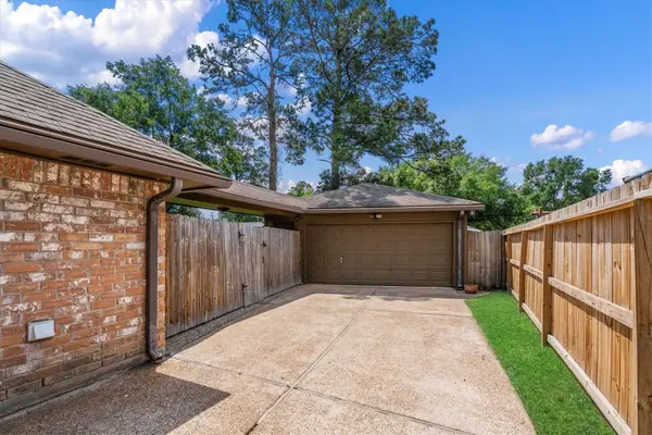 8107 Coolshire LN, Houston, TX 77070