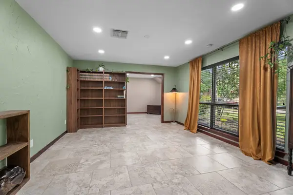 8107 Coolshire LN, Houston, TX 77070