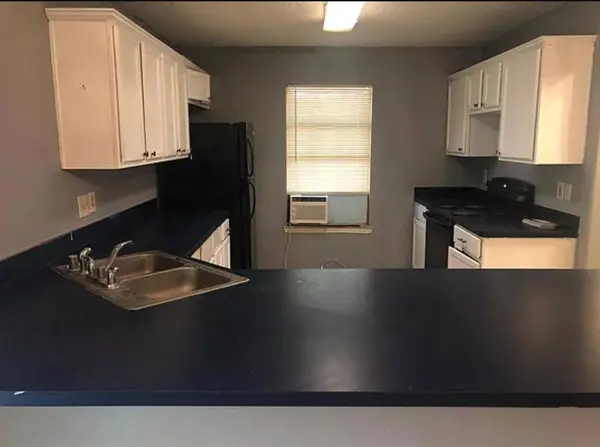 1015 W Clarendon DR, Dallas, TX 75208