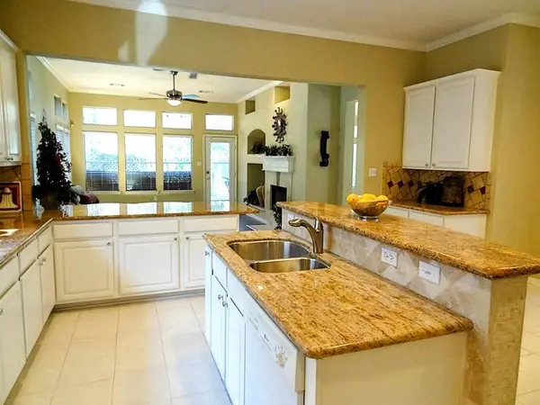 10114 Crescent Bluff LN, Houston, TX 77070