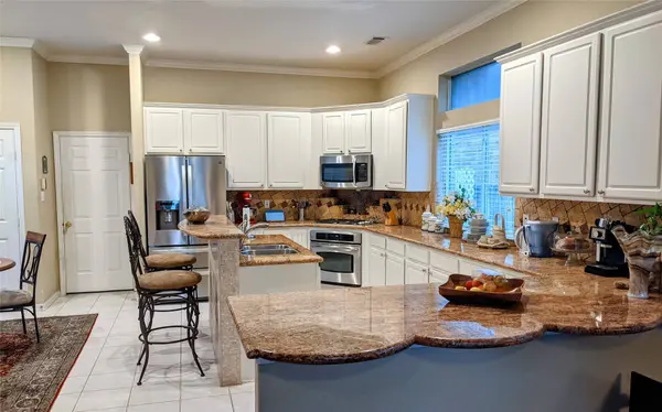 10114 Crescent Bluff LN, Houston, TX 77070
