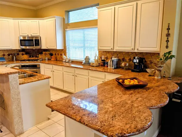 10114 Crescent Bluff LN, Houston, TX 77070