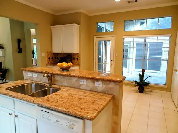 10114 Crescent Bluff LN, Houston, TX 77070