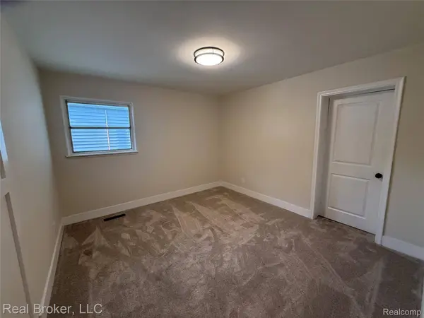21920 Fern ST, Oak Park, MI 48237