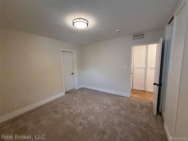 21920 Fern ST, Oak Park, MI 48237
