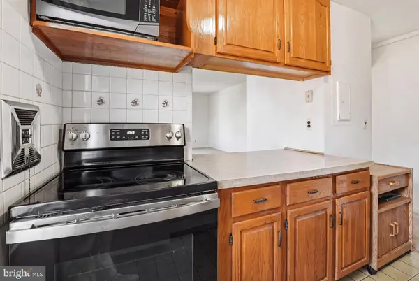 2011 37TH ST SE #202, Washington, DC 20020