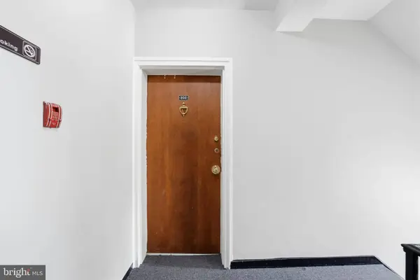 2011 37TH ST SE #202, Washington, DC 20020