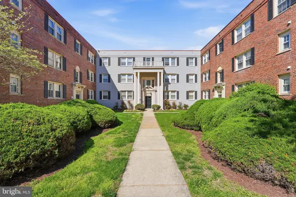 2011 37TH ST SE #202, Washington, DC 20020