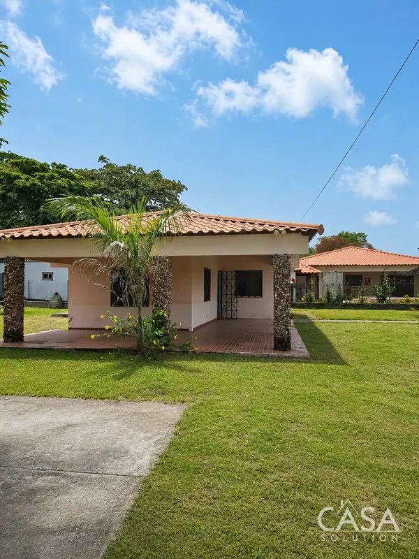 Gorgona, Panama West,