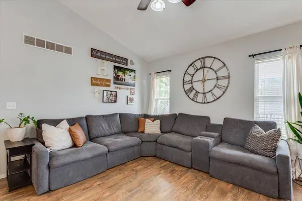 4242 N Dellrose St, Wichita, KS 67220