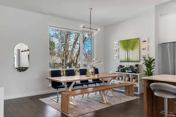 947 31 AVE NW, Calgary, AB T2K0A6